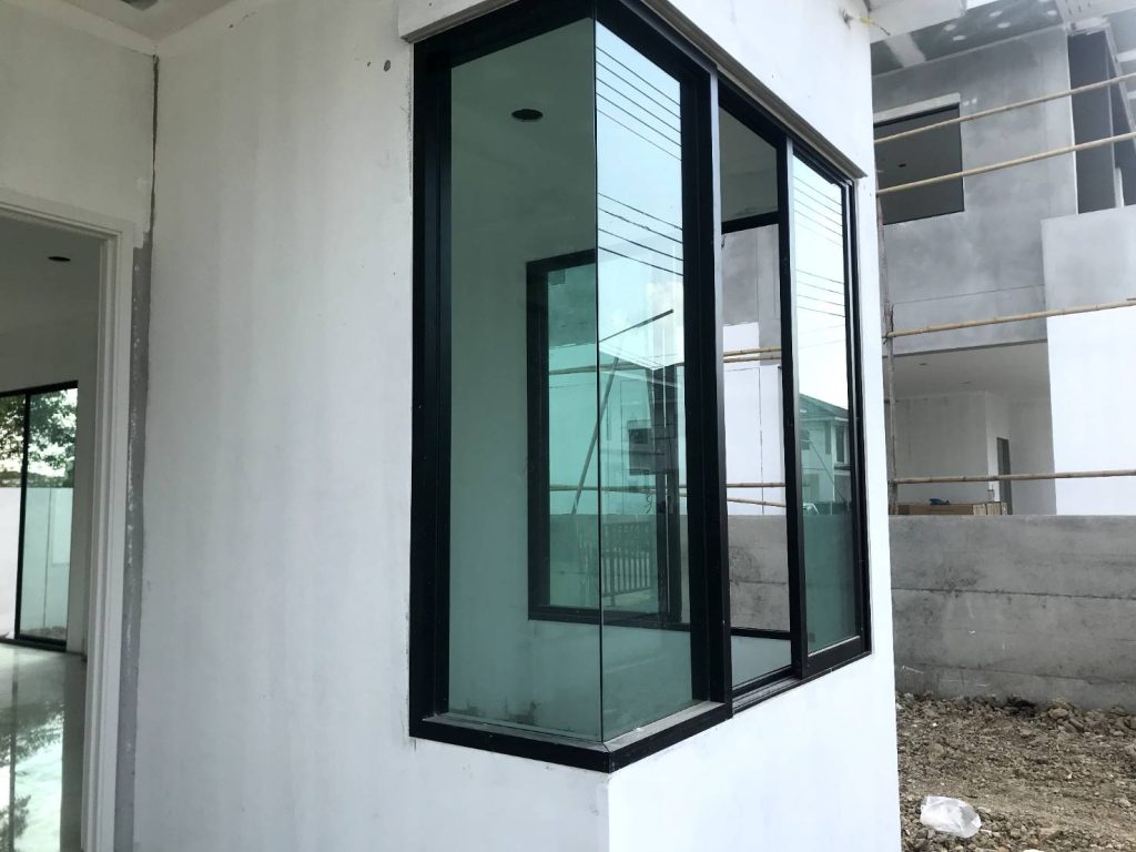 รับติดตั้งกระจกอลูมิเนียม