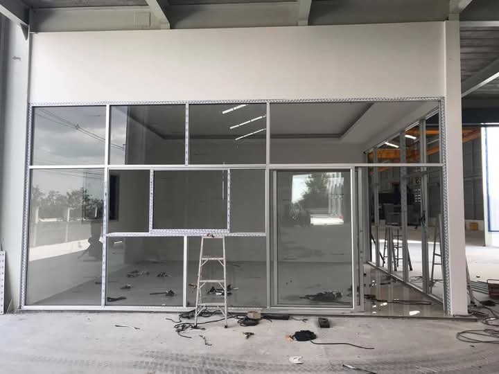 รับติดตั้งกระจกอลูมิเนียม